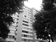 Großzügige Wohnung in gepflegter Wohnanlage mit Einbauküche und Balkon! - Offenbach (Main)