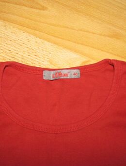 Figurbetonendes S-Oliver -Damen T-Shirt in Rot - Uchte