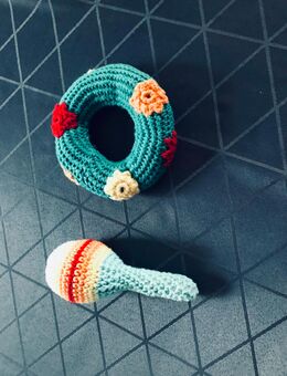 Babyrassel gehäkelt - Oldenburg