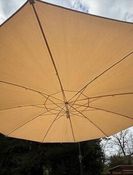 Glatz Pendalex V+ Sonnenschirm mit Fuß, gepflegter Erhaltungszustand - Herford (Hansestadt)
