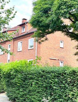 Hamburg Alt-Rahlstedt: 2-Zimmer-Wohnung im Hochparterre mit Gartenanteil und Kellerraum - Hamburg