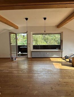 Großzügige 4-Zimmer-Dachgeschosswohnung mit Balkon in ruhiger Lage von Berg / Maxhöhe - Berg (Regierungsbezirk Oberbayern)
