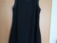 Modern Kleid schwarz. - Hausach