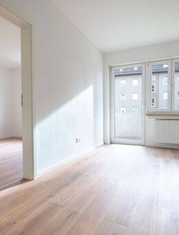 Frisch sanierte 2-Zimmer Wohnung mit Balkon & neuer Einbauküche in Augsburg-Lechhausen zum Erstbezug - Augsburg