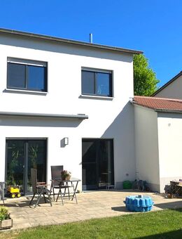 Miete: neuwertige Doppelhaushälfte mit Garage - Berching