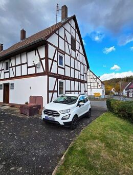 Einfamilienhaus mit großzügigem Grundstück, Doppelgarage und Nebengebäude - Liebenau (Hessen)