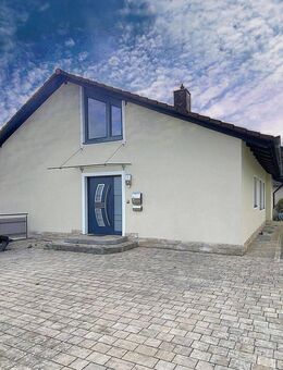 Attraktives Einfamilienhaus mit kernsanierter Einliegerwohnung inkl. großer Garage und Pool - Weilersbach