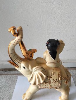Weißer bemalter Porzellan Elefant - Dettenheim