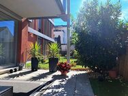 CHARMANTE HELLE 2 ZIMMERWOHNUNG MIT GROßER SONNIGER TERRASSE, EINBAUKÜCHE UND TIEFGARAGENSTELLPLATZ - Nürnberg