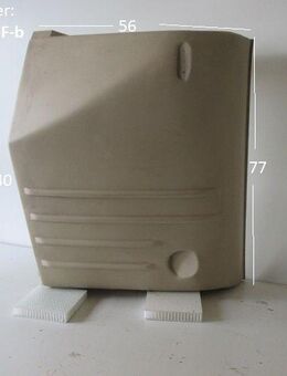 Fendt Seitenteil links Fahrerseite beige (Lagerware -> Neuware mit Lagerspuren) Diamant / Favorit ca BJ 88-92 - Bugfrontdeckel / Bugklappe / Gasklappe / Flaschenkastendeckel / Flaschenkastenabdeckung - Schotten Zentrum