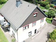 Schickes Einfamilienhaus mit Einliegerwohnung und Garage in sonniger Lage - Herscheid