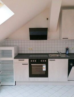 !! 2-Zimmer-Dachgeschoss mit neuer Einbauküche und Aufzug !! - Chemnitz