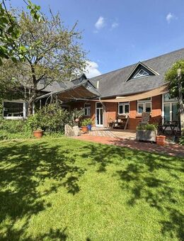 Ehemalige Dorfschule mit historischem Flair, modernem Wohnkomfort und parkähnliche - Süderhackstedt