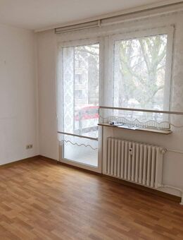Schöne 4-Zimmer-Wohnung im 1.Obergeschoss zu vermieten! - Duisburg