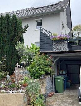 ***TOP Gelegenheit*** 3-Fam.-H., voll unterkellert, 3 Garagen, Stellplätze, energetisch saniert, Eigennutzung o. KA möglich... - Weisenheim (Sand)