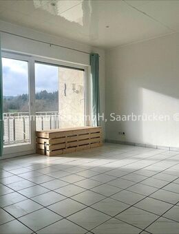 Renovierte Dachgeschosswohnung mit großzügiger Loggia und Garten in Ottweiler - Ottweiler