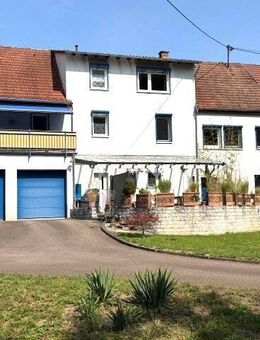 Willkommen in Ihrem neuen Zuhause - Großzügiges 1- bis 2-Familienhaus mit Gartenidylle und Bachlauf - Theisbergstegen