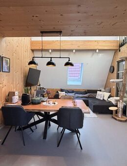 Stilvoll wohnen: Moderne 3,5-Zimmer-Maisonette mit Balkon und Stellplatz - Kirchheim (Neckar)