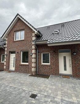 Erstbezug, moderne Obergeschosswohnung mit Balkon und Carport in Westoverledingen - Flachsmeer - Westoverledingen