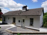 Wohnen wie im Paradies. Modernisiertes Ein-Zweifamilienhaus. - Knüllwald
