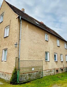Dreifamilienhaus mit Werkstattanbau, Garagen und früheren Gärtnereigrundstück über 5.000 m² - Schwepnitz