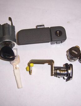 MB788274 Schliesszylinder & Schlüssel Satz Mitsubishi Sigma F16A - Hannover Vahrenwald-List