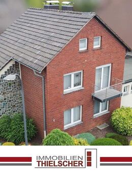 Großzügiges Zweifamilienhaus mit Balkon, Terrasse, Garten und 2 Tiefgaragen im idyllischen Loverich - Baesweiler