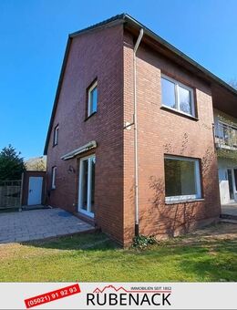 Zweifamilienhaus in ruhiger Ortsrandlage - Ein solides Zuhause mit viel Potenzial - Hassel (Weser)