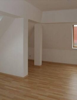 schöne Dachgeschosswohnung in ruhiger Lage - Zwickau
