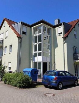 Achtung! Charmante 2-Zimmer-Wohnung mit Balkon und Tiefgaragenstellplatz in Weiden - Weiden (Oberpfalz)