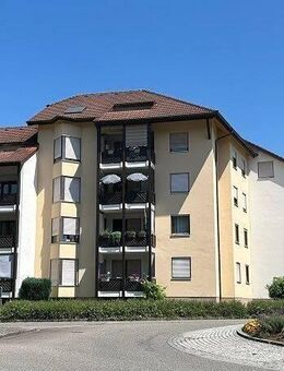 Helle Dachgeschosswohnung mit Balkon und TG-Platz -optimale Wohnung für Pendler- - Schopfheim