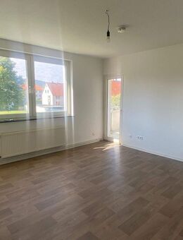 NEUES ZUHAUSE - Toll aufgeteilt im 1. OG mit Loggia und Tageslichtbad mit Wanne - Langelsheim