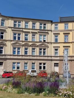 Repräsentativ in Top-Lage! 2 Wohnungen + 2 Gewerbeeinheiten 2 Wohnungen werden noch 2025 frei! - Bayreuth