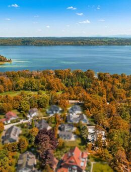 Unverbaubare, naturnahe Lage in Seenähe: Großzügige Familienvilla mit Indoor-Pool - Feldafing