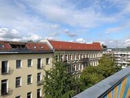 Hauptstadtmakler-Bezugsfrei werdende Dachgeschoßwohnung mit PKW-Stellplatz - Berlin
