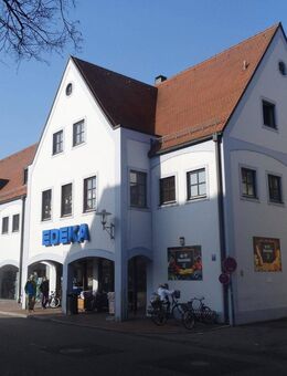 Großzügige und modernisierte 3,5-Zimmer-Dachgeschosswohnung mit EBK und Loggia - Neuburg (Donau)