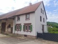 Stilvolles Bauernhaus mit Stallungen und Scheune - Homburg