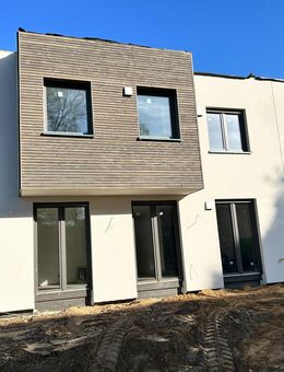 MODERNE DOPPELHAUSHÄLFTE IM BAUHAUSSTIL - Klimafreundlich - Effizienzhaus 40 - Moisburg
