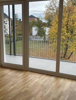Erstbezug - 4-Raumwohnung mit 2 Bädern, Balkon, Schlafzimmer mit Ankleide, Lift, offene Küche - Blick auf Grünfläche! - Chemnitz
