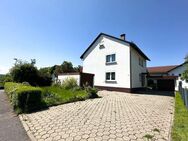 Gepflegtes Einfamilienhaus mit zwei Garagen und großem Garten in Haarbrücken - Neustadt (Coburg)