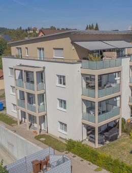 Helle neuwertige 4,5 Zimmer-Wohnung mit Terrasse, Lift und Tiefgarage in Grenznähe zur Schweiz - Jestetten