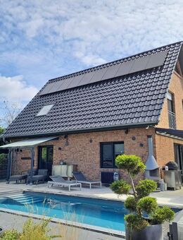 hochwertiges 4-Zimmer-Einfamilienhaus (KfW 70) mit PV-Anlage, Außenpool und Doppelcarport - Apensen