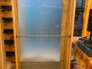 Gardarroben-Kleiderständer Glas/Stahl und und massiven Zirbenholz - Altusried