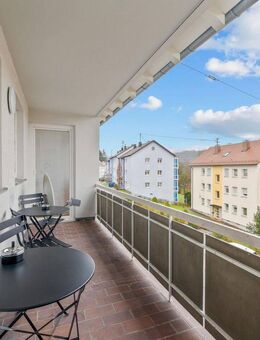 Neu sanierte 2 Zimmer Wohnung. Mit Einbauküche, Balkon, Parkplatz. WG geeignet. - Schwäbisch Gmünd
