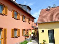 Renditeobjekt: Wohnung 2 Zimmer, Wfl. 72 qm, Terrasse ca. 10 qm, Bad m. Wanne, Heizung mit Solarthermie 2021 neu - Bergtheim