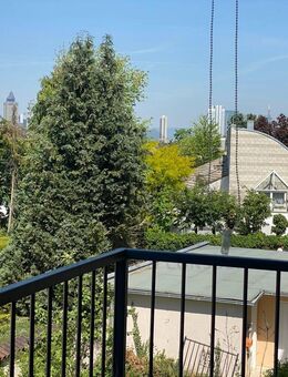 Herrliche, geräumige und helle Wohnung mit großem, überdachten Balkon, Skylineblick , Kamin uvm. - Frankfurt (Main)