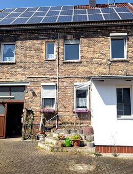 Viel Potenzial: Klinkerhaus mit PV-Anlage, Renovierung & Ausbauoption - Bitterfeld-Wolfen