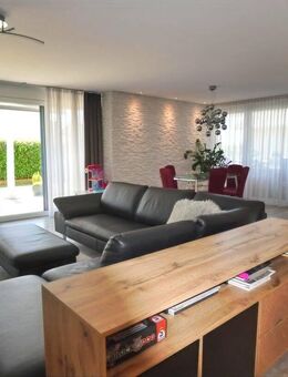 MODERNE, KOMFORTABLE UND HELLE EG-WOHNUNG MIT EIGENEM GROSSEN GARTEN - Friedrichshafen