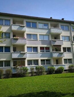 Renoviert und bezugsfertig... Moderne 3-Zimmer-EG-Wohnung mit Balkon und Vinylboden... - Duisburg