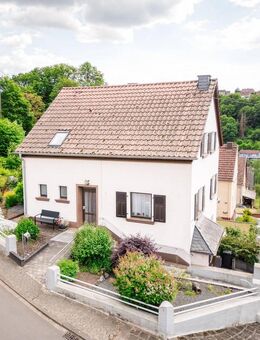 Freistehendes Einfamilienhaus mit Garten zu verkaufen + Garage, neuem Badezimmer uvm. - Mettlach
